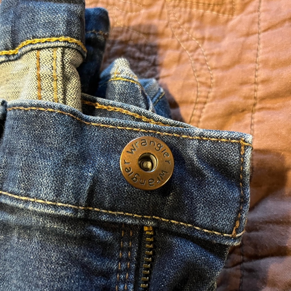 BOGO 1/2 off - Wrangler jeans 36x32 - Picture 6 of 7